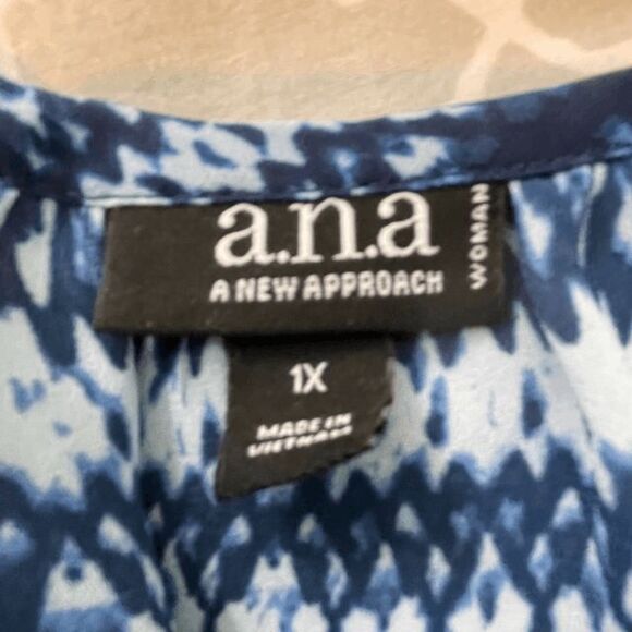 A New Approach Batwing Blouse Blue White Aztec Print Lace Up Short Sleeve 1X - Picture 5 of 9